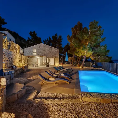 Vila Eaglestone - Isolated Location That Offers Peace And Tranquility Makarská