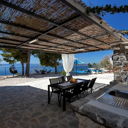 Vila Eaglestone - Isolated Location That Offers Peace And Tranquility Makarská
