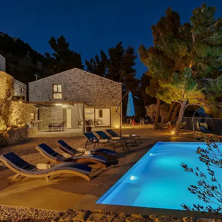 Vila Eaglestone - Isolated Location That Offers Peace And Tranquility Makarská