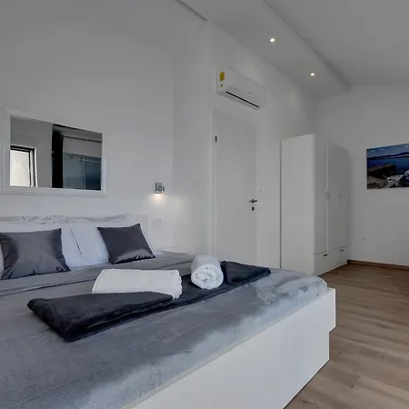Villa Eaglestone - Isolated Location That Offers Peace And Tranquility *