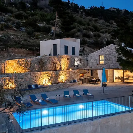 Eaglestone - Isolated Location That Offers Peace And Tranquility * Makarska