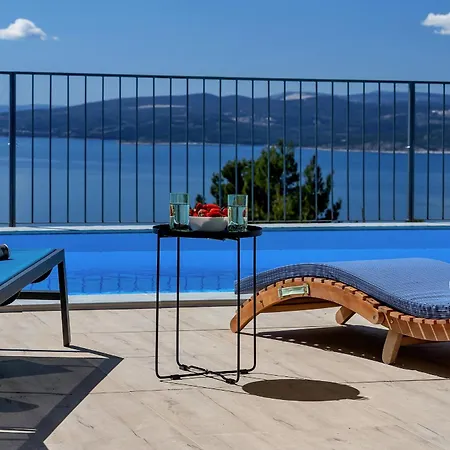 Villa Eaglestone - Isolated Location That Offers Peace And Tranquility *