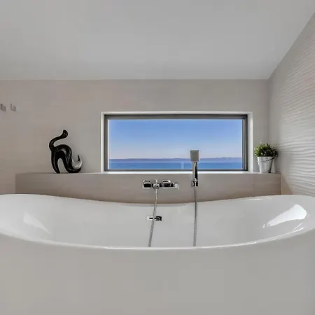 Eaglestone - Isolated Location That Offers Peace And Tranquility * Makarska