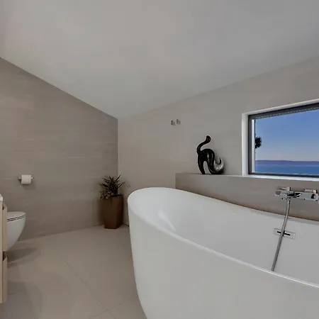 Villa Eaglestone - Isolated Location That Offers Peace And Tranquility *